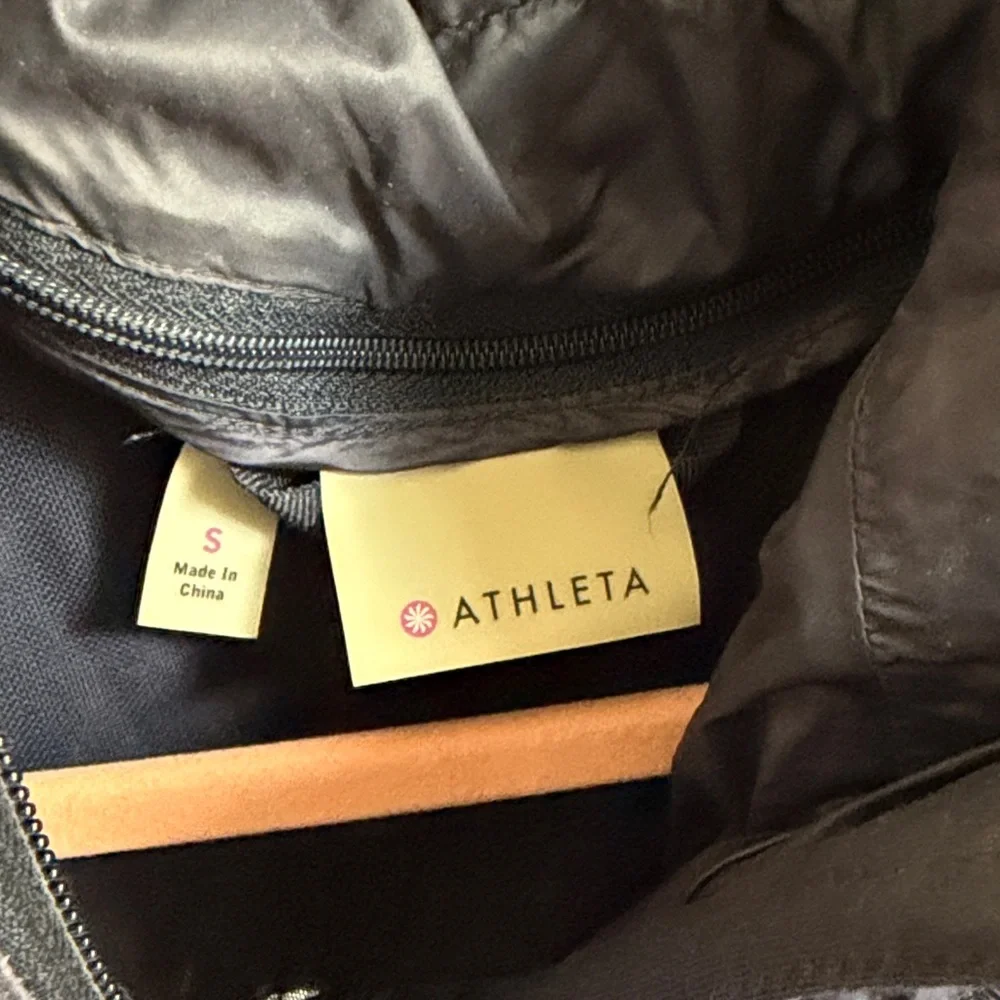 Athleta Women's Quilted Navy Jacket - Picture 3 of 8